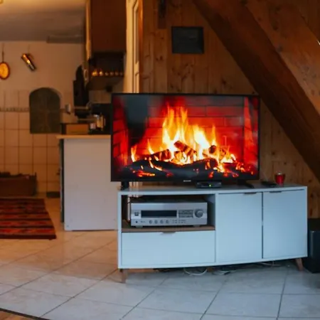 Chalet Biniste -tiny House By The River Dejani