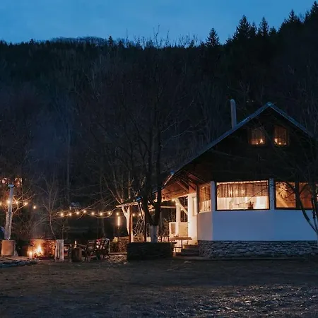 Biniste -tiny House By The River